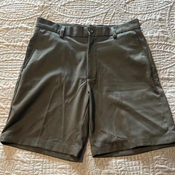 Amazon Essentials Men's Dark Gray Flat Front Shorts - Picture 1 of 4